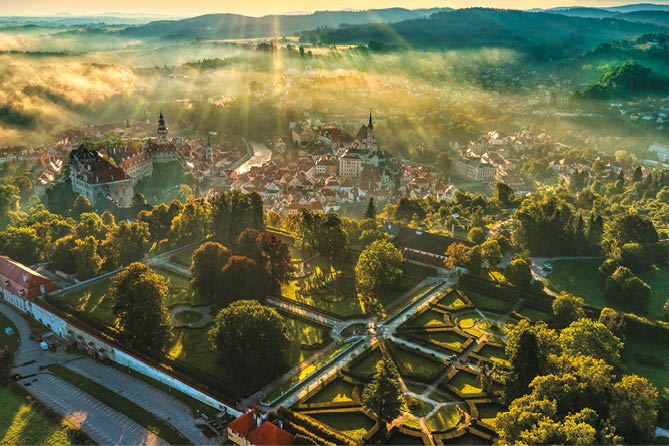  esk  Krumlov letecky - fotografoval Libor Sv  ek Photographer: Libor Svacek; E- mail:  box fotosvacek cz;