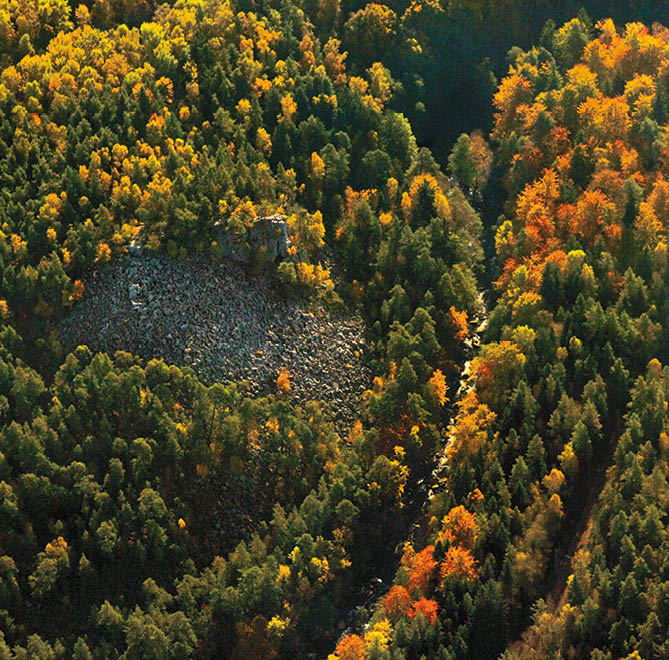 Kniha  VLTAVA - Libor Svacek  - vydani 1 , rok 2011 Photographer: Libor Svacek; box fotosvacek cz; Mobile: +420 602428001; 