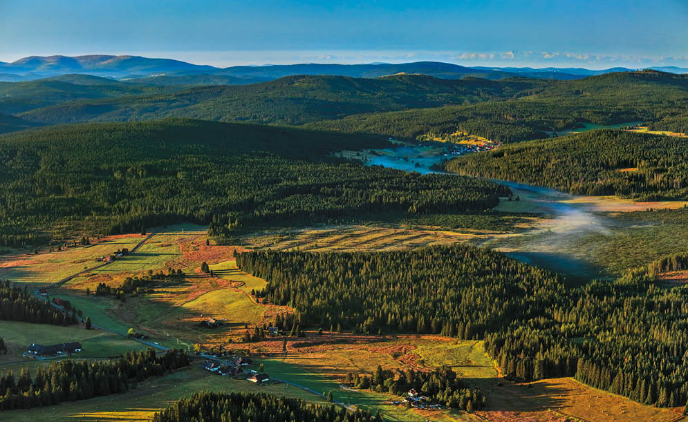 Kniha   ESK  REPUBLIKA LETECK  - Libor Sv  ek  - vyd n  1 , rok 2014 Photographer: Libor Svacek; box fotosvacek cz; Mobile: +420 602428001; 