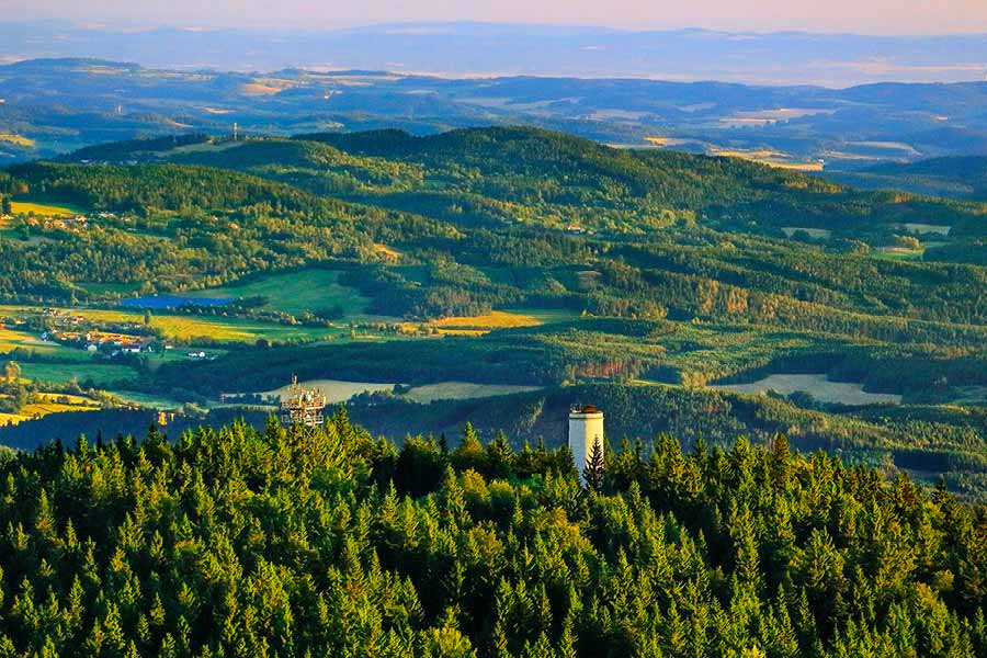 Šumava na Prachaticku, v popředí rozhledna Libín, letecký pohled, foto: Libor Sváček