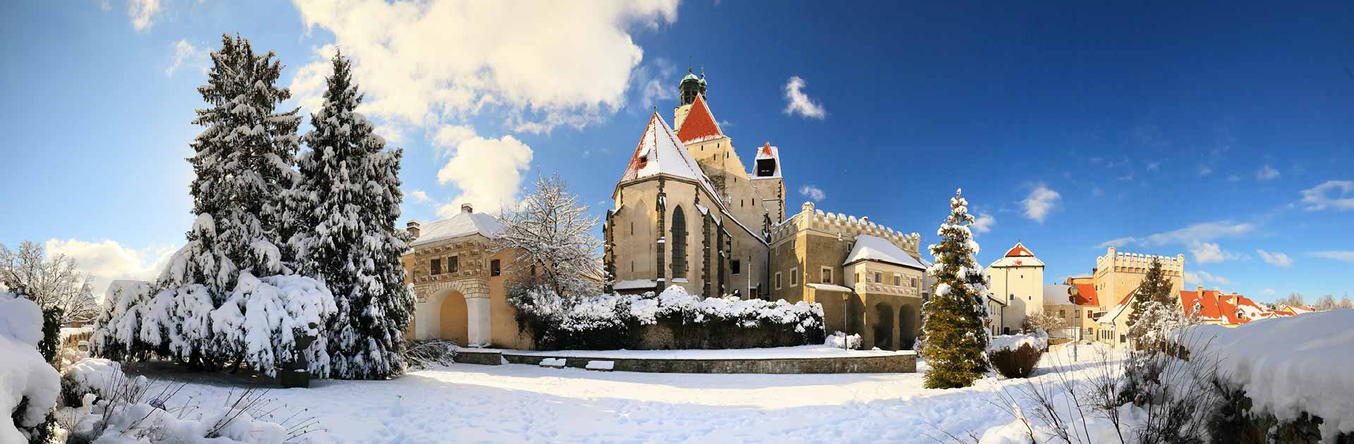 Kostel sv. Jakuba v Prachaticích, zimní pohled, foto: Libor Sváček
